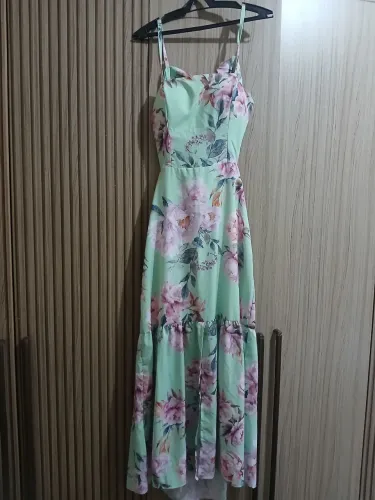 Vestido floral tamanho único com regulagem na alça e costas seminuas