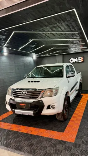 Toyota Hilux CD Limited 4X4 3.0 TDI Diesel Aut. 2015