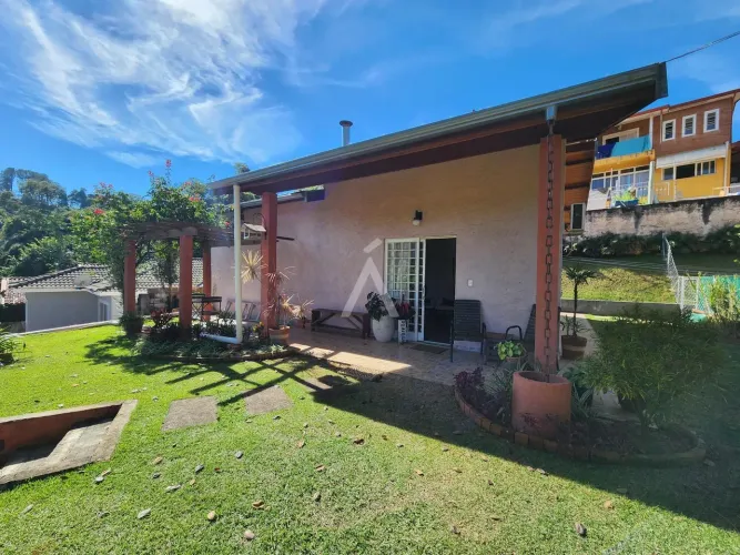Casa 4 dormitórios à venda Jardim Paraiso Águas de Lindóia/SP