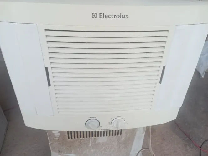 Vendo ar condicionado Eletrolux 220 volts/10.000 mil BTUs
