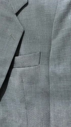Vendo terno, acompanha a camisa, tamanho M, cor caramelo, R$ 350,00.