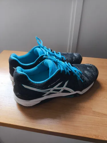 Tênis Asics Resolution 6 para jogar tênis em quadra de saibro