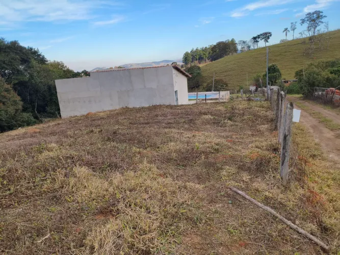 Vende-se lote de mil metros quadrados em área rural de Congonhal