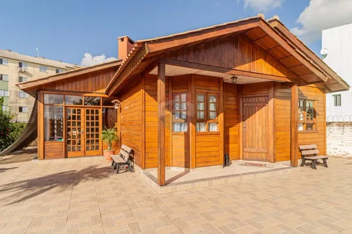 Três casas em único terreno, no Areal!!