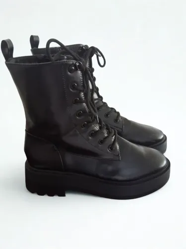 Bota coturno Primark, tam.39, pouco usada.