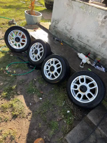 Rodas Fiat 500 originais com calotas