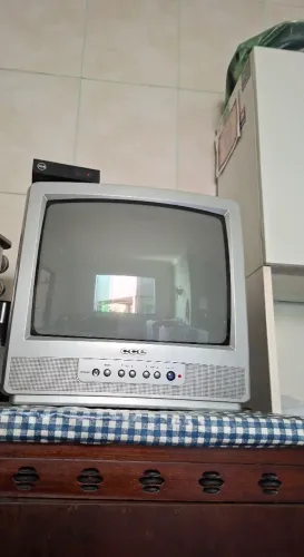 TV de tubo CCE de 14 polegadas