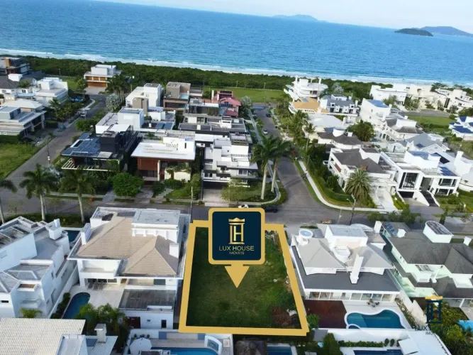 Terreno Próximo ao Mar em Jurerê Internacional