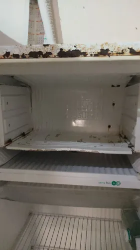 Refrigerador Consul usada por 200$ cria mais gelo em cima embaixo não falta mais gás nela