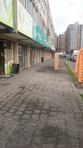 VENDE SE UMA KITNET +01 VAGA DE GARAGEM NO CORAÇÃO DO BACACHERI