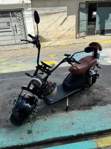 Scooter nova e único dono 