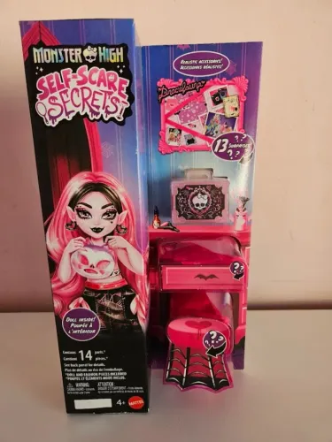 Boneca Monster High Draculaura Self-Scare Secrets 