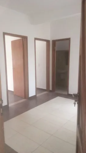 Alugo apartamento de 2 quartos no bairro Coqueiral