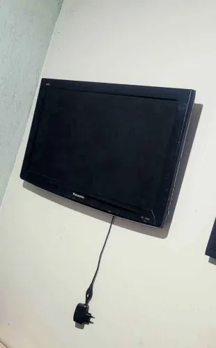 TV 32 Pol. - Panasonic Viera LCD - TC-L32C10B