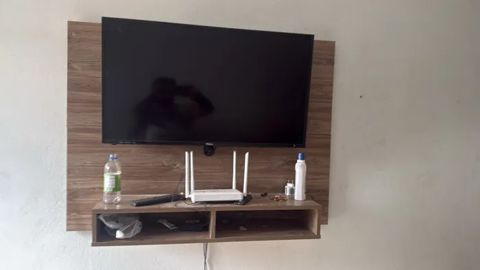 Vende - se uma geladeira e uma tv 32 polegada 