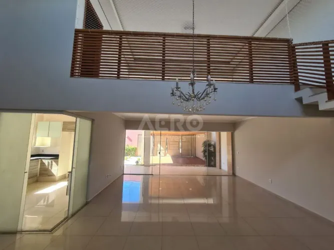 Exclusiva Casa Térrea com Mezanino e Lazer Completo: O refúgio de sofisticação que sua fam