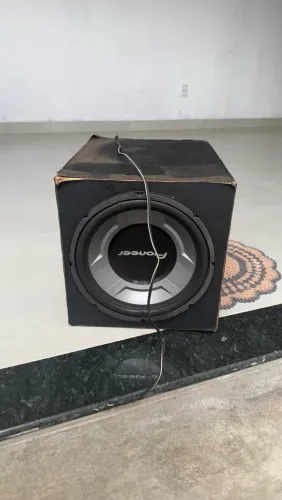 Subwoofer Pioneer com caixa acústica