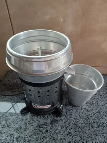 Vendo Espremedor Extrator de Suco Laranja Industrial Inox 500w, Bivolt, funcionando. Leia.