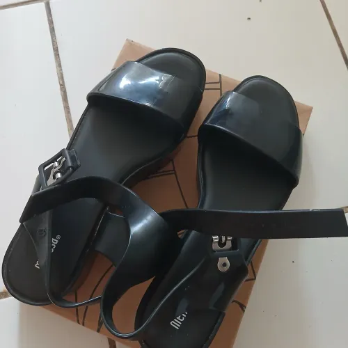 Melissa semi nova