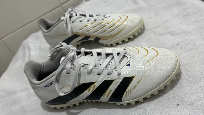 Chuteira Adidas Predator Club Society - Nº 40