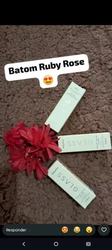 Batom Ruby Rose