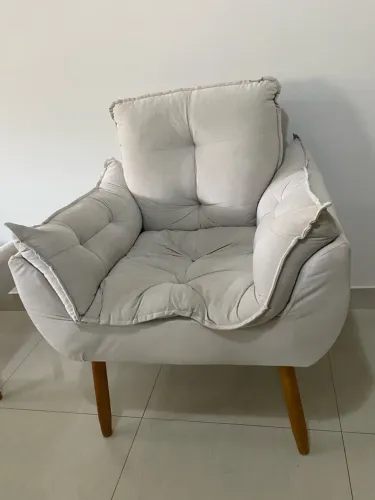 Poltrona opala com puff bege