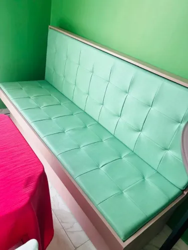 Sofa para doceria, cafeteira, etc.