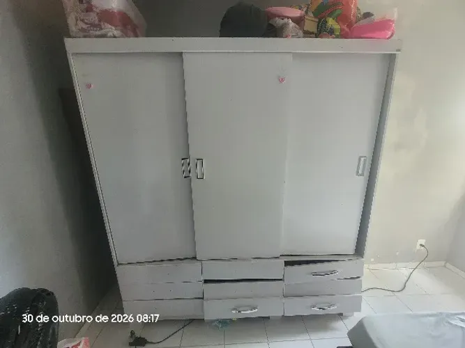 Vendo Guarda-Roupa Casal Grande - 3 Portas de Correr e 9 Gavetas