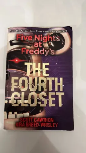 Livro Five Nights at Freddy's The Fourth closet (Inglês)