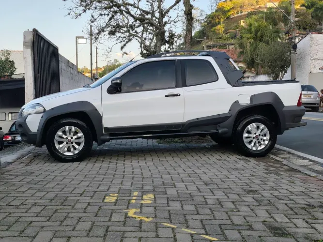 Fiat Strada Adventure1.8/ 1.8 Locker Flex CD 2013