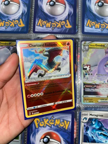 Carta Charizard Radiante 020/159 Realeza Absoluta, ano 2023