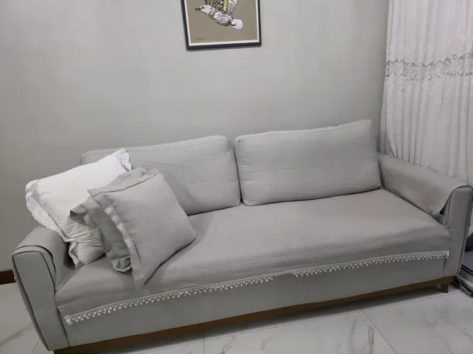 Sofa da cor cinza