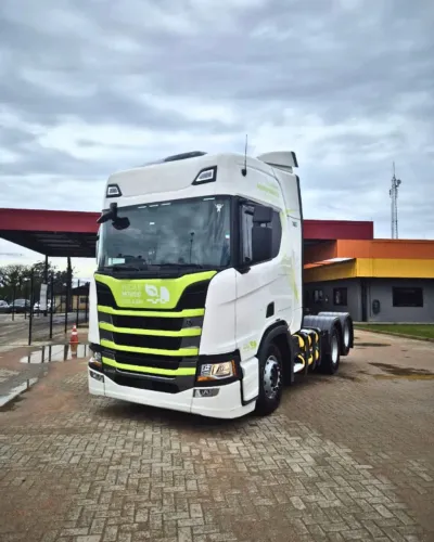 SCANIA R460 6X2 - MOVIDO 100% A GNV DE FÁBRICA - 2025/2025