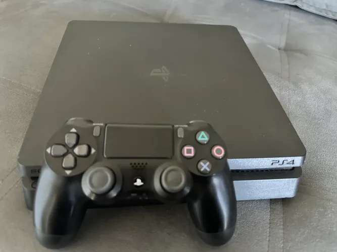 Vendo PlayStation 4 slim