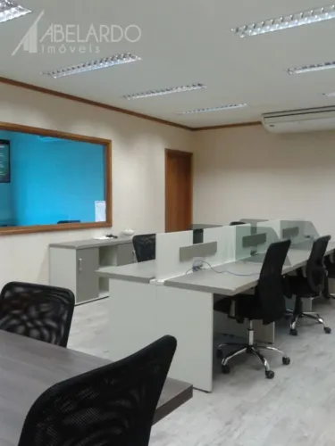 Sala com 80,56m² privativos e área total de 167,77 , sendo sala corporativa integrada a sa