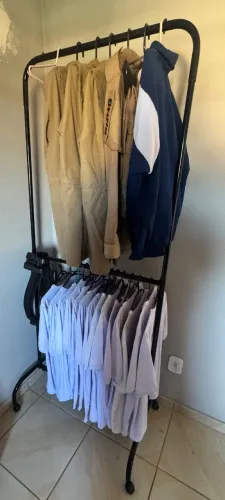?Arara de Aço Para Roupas Organizador De Roupas Cabideiro De Chão Com Rodinha