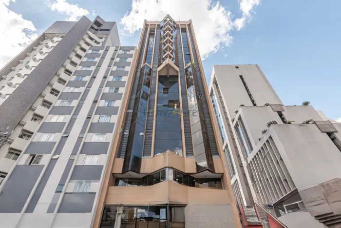 Sala comercial 51m2 no Centro de Curitiba - Com ou sem garagem.