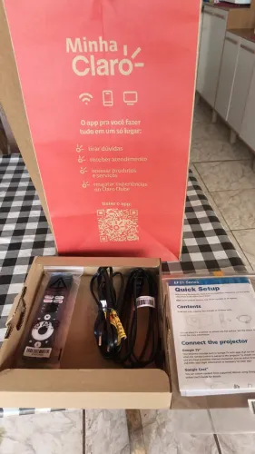 Vende-se um projetor Epson 21, nunca usado na caixa e nota fiscal.