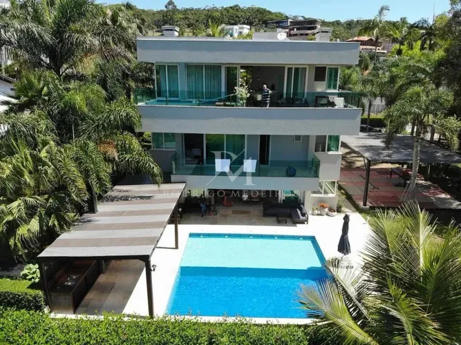 Casa em condomínio com 5 suítes e piscina na Ilhota, Itapema/SC