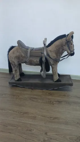 Cavalo de balanço infantil