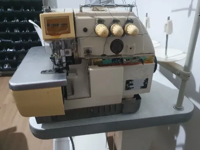 Maquina overloque industrial