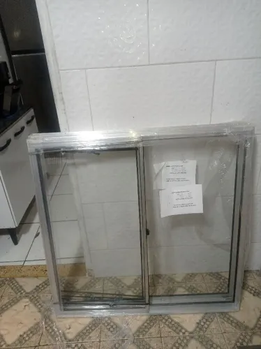 Vendo 2 janelas de alumínio 1x1