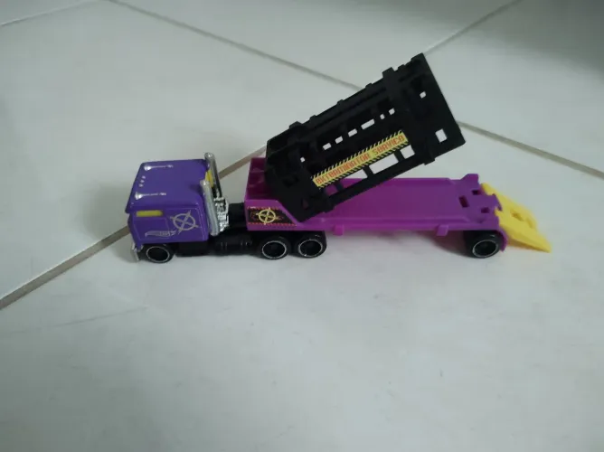 Conjunto de caminhões e carrinhos hot Wheels