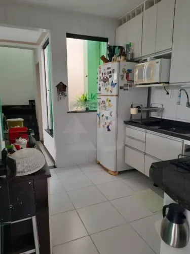 Condomínio Residencial João Batista: Casa com 4 Quartos Próxima à Praia