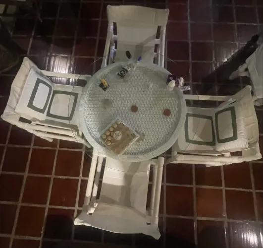 Conjunto mesa redonda de fibra sintética com vidro