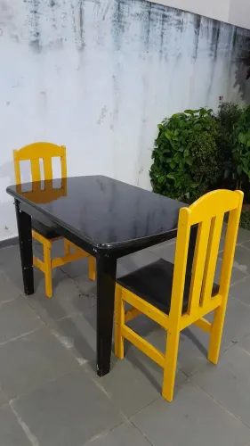Mesa com cadeiras