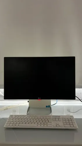 LG All in One 24V550 Core i5 23,8? Full HD + Teclado e Mouse