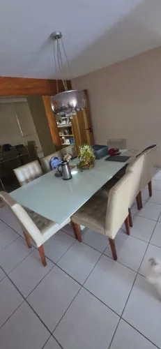 Mesa de Jantar 2,10 com 8 cadeiras