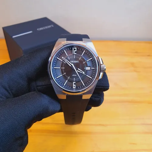 Relógio Orient Quartz 45mm borracha 