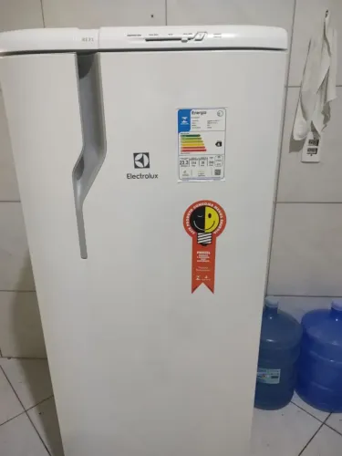 ? GELADEIRA ELECTROLUX RE31 240L BRANCA (ESTADO DE NOVA) 